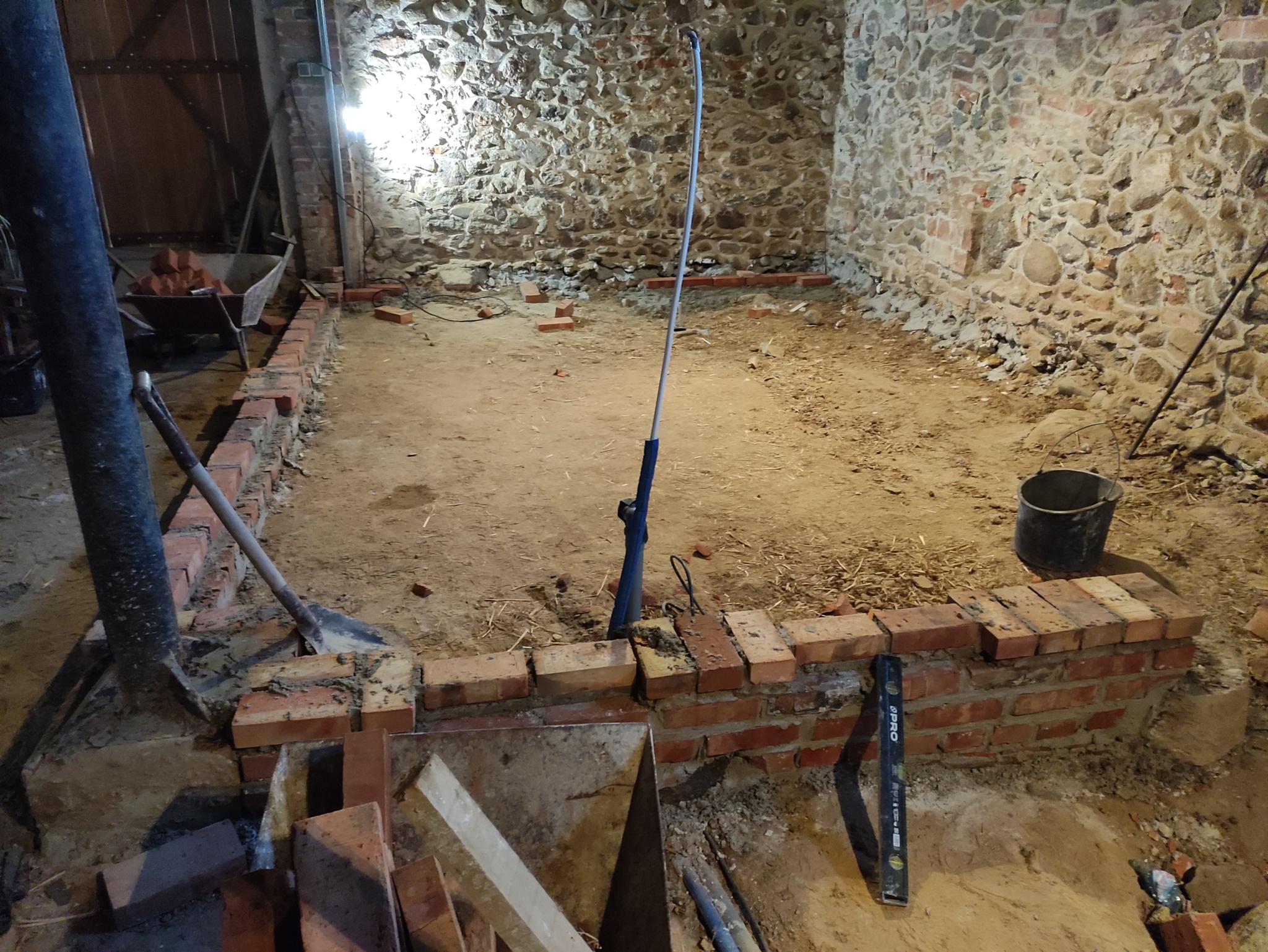 Rustic clay bricks for old barn - European Clay Bricks