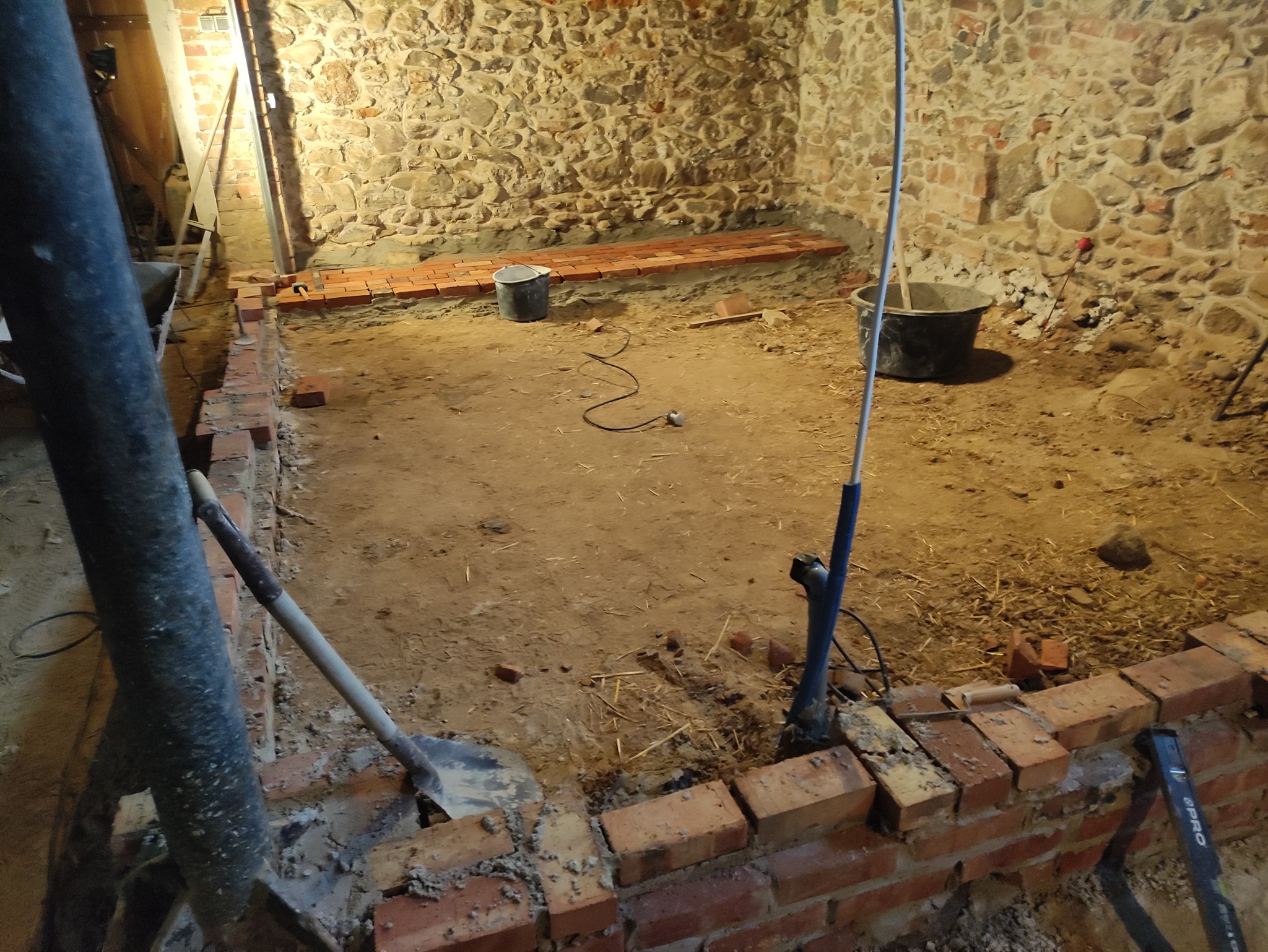 Rustic clay bricks for old barn - European Clay Bricks